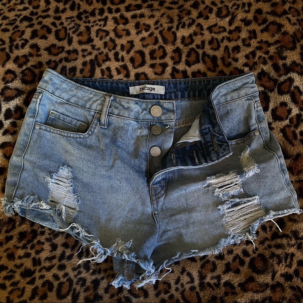 Refuge distressed light wash jeans shorts, size 2